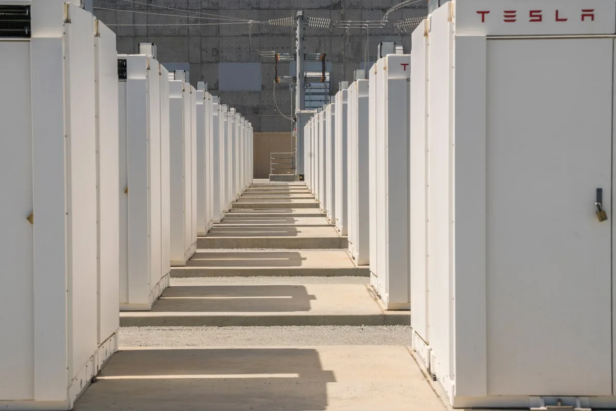 SpaceX закупила Tesla Megapack на $329 млн с начала года