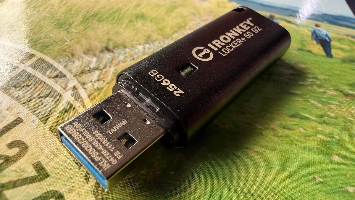 Kingston IronKey Locker+50 G2: аппаратное шифрование USB-накопителя под проверкой