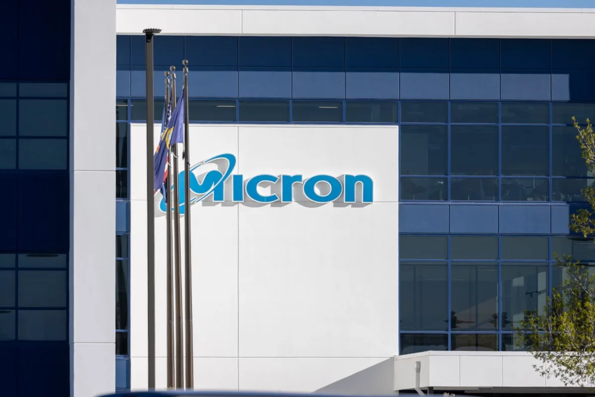 Выручка Micron выросла в четыре раза на фоне дефицита чипов памяти