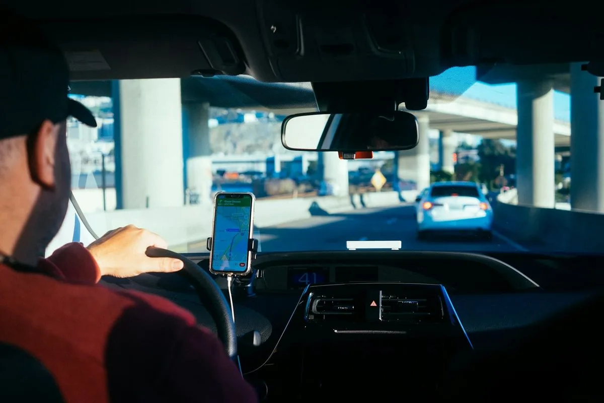 Flock планировала превратить водителей Uber и Lyft в мобильные камеры слежения