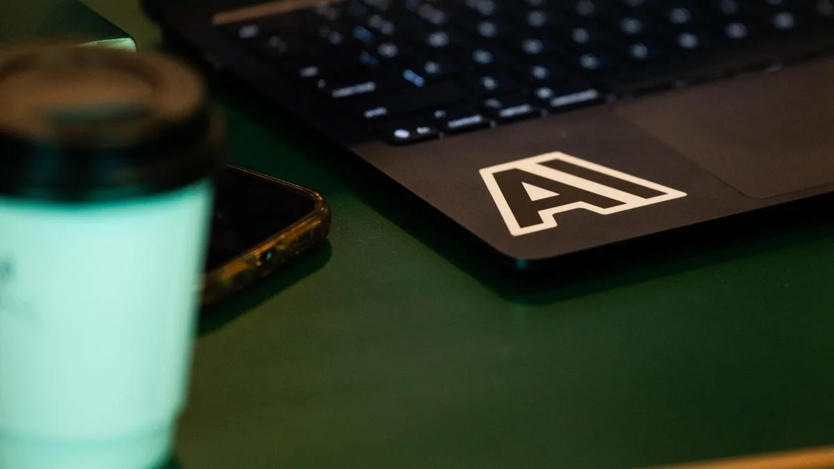 Anthropic запустила Claude Tag — агентного ИИ-помощника для Slack
