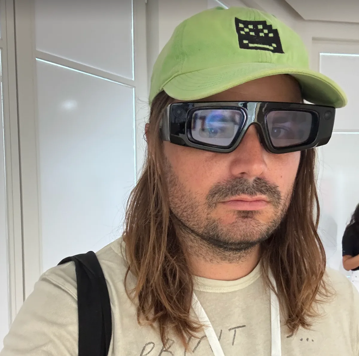 Snap представила AR-очки Snap Specs за $2 195 — их назвали «смешными»