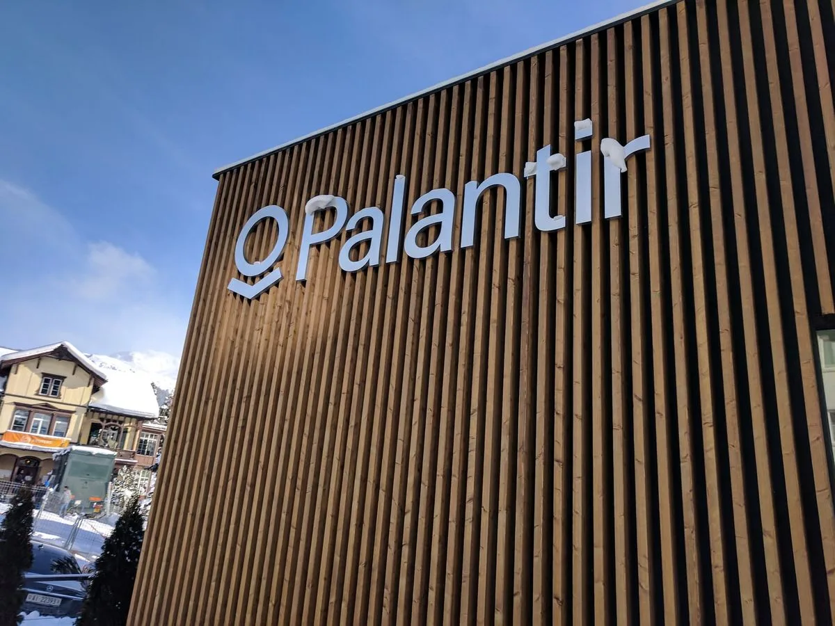 ICE заплатит LexisNexis $6,7 млн за данные для платформы Palantir