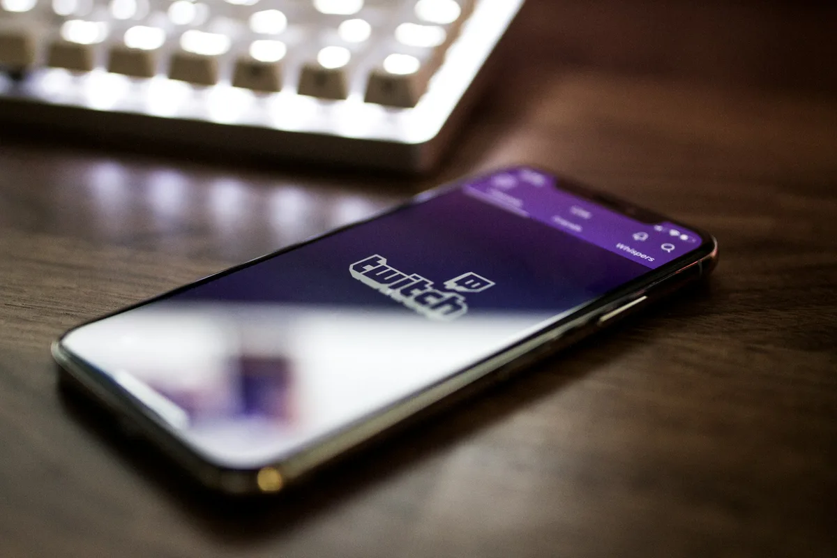 Twitch включил стримерам обучение ИИ Amazon по умолчанию