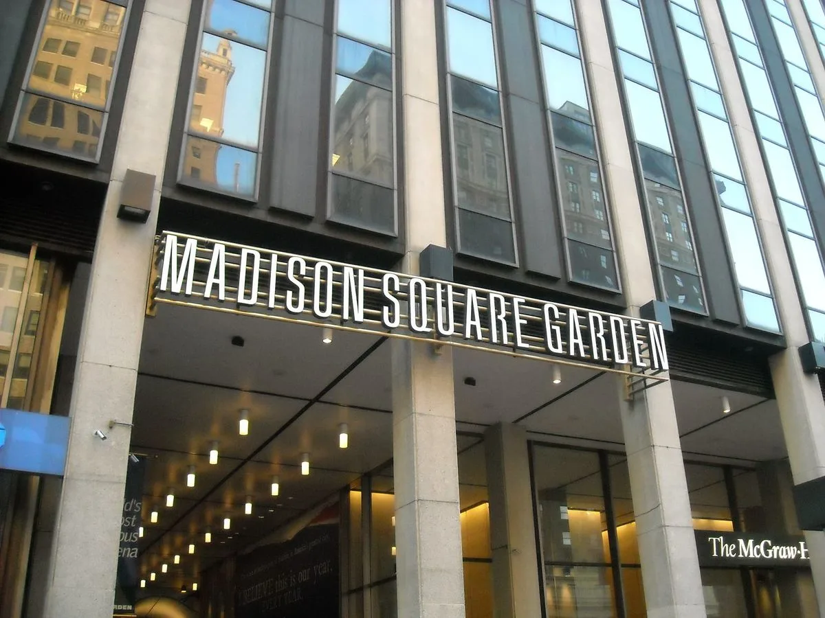 Хакеры ShinyHunters взломали Madison Square Garden через голосовой фишинг