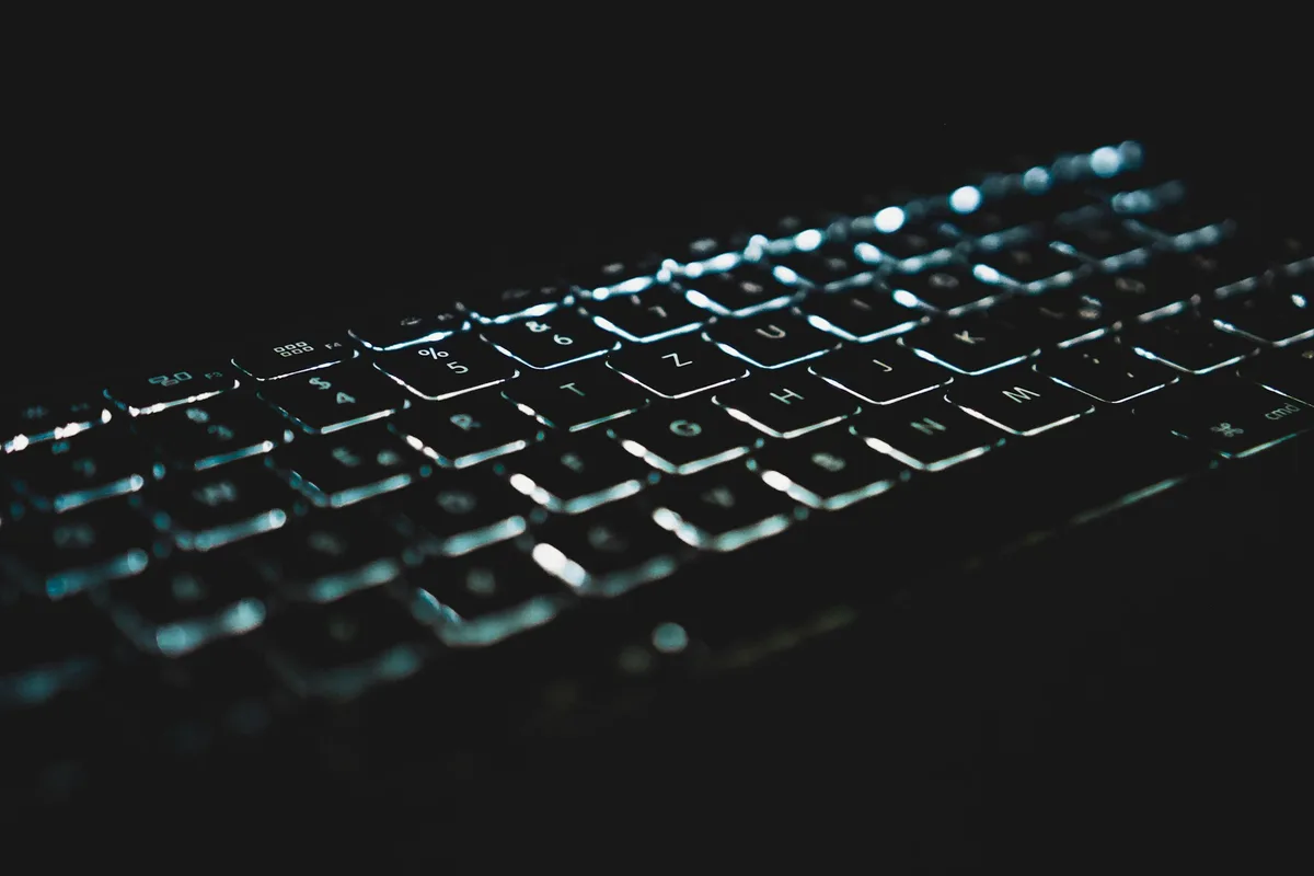 Израильский синтетический think tank: как рекламная фирма влияет на ответы ИИ