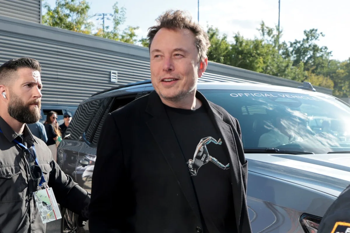 Musk говорит об ИИ и роботах половину времени на звонках Tesla