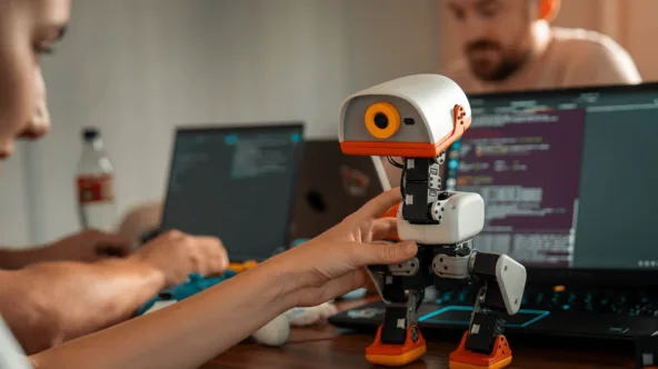 Hugging Face представила настольного робота Microduck за $400 с ИИ-функциями
