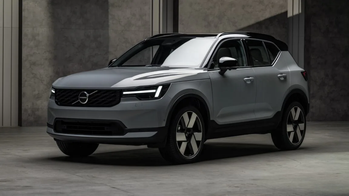 Volvo XC40 2028: экран 11,2 дюйма, Gemini и радары по углам