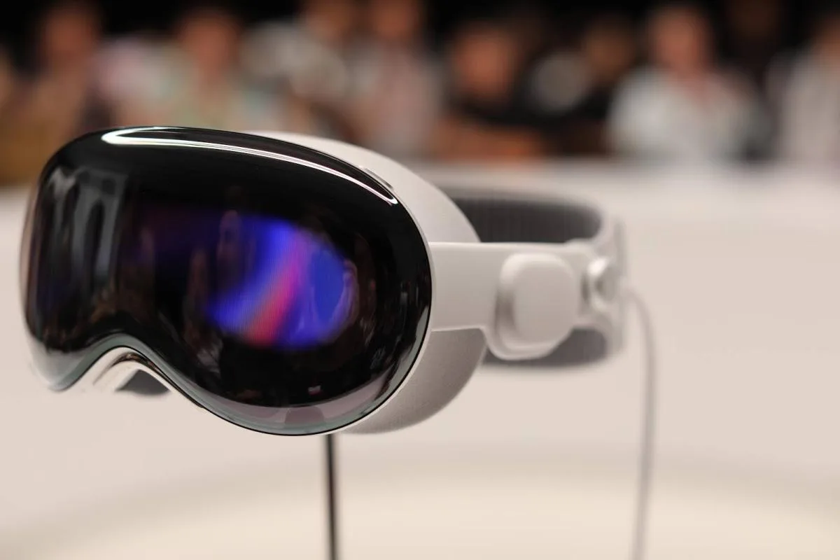 Руководитель Apple Vision Pro уходит в OpenAI